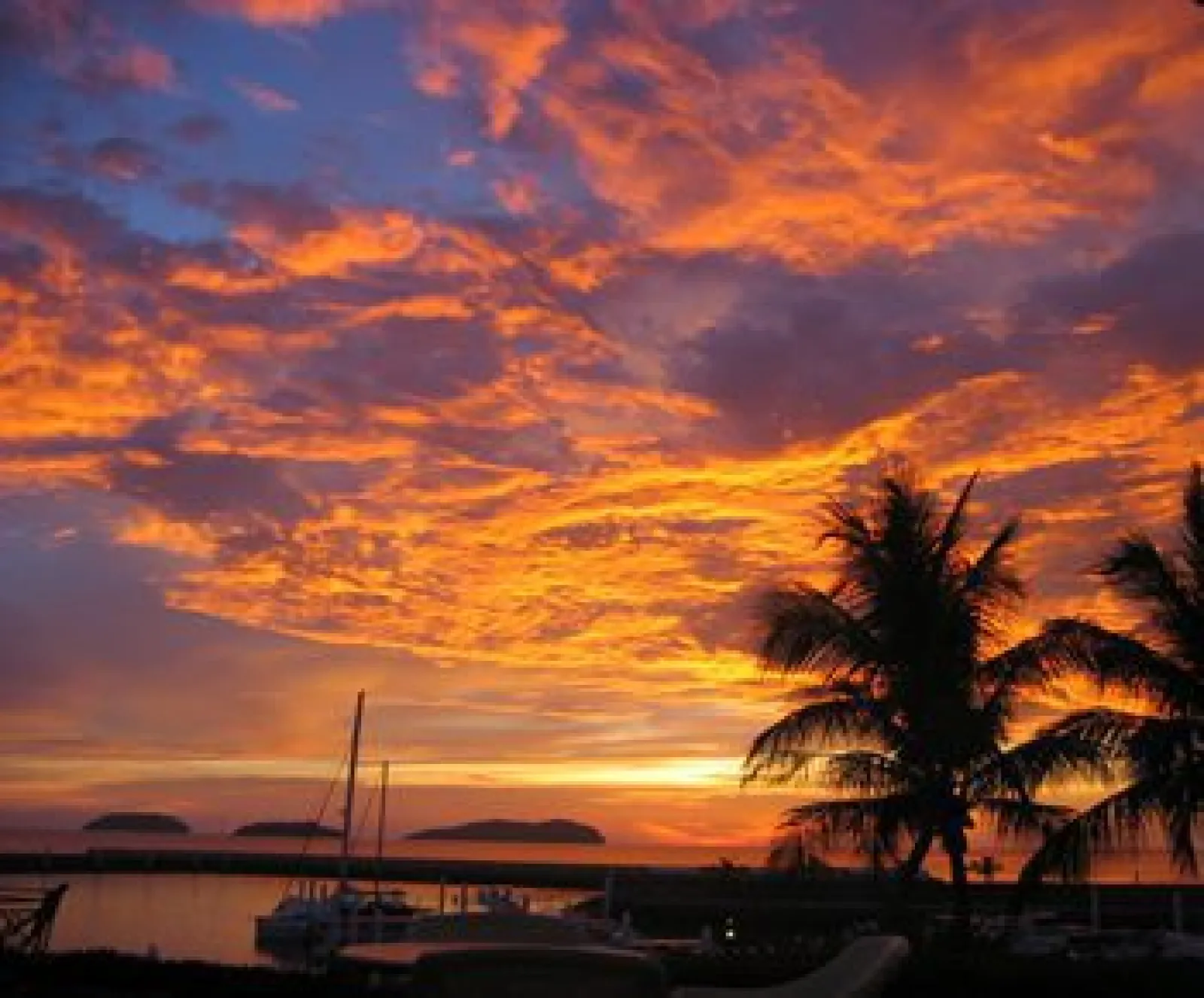 What weather can I expect on a sailing holiday in Thailand?