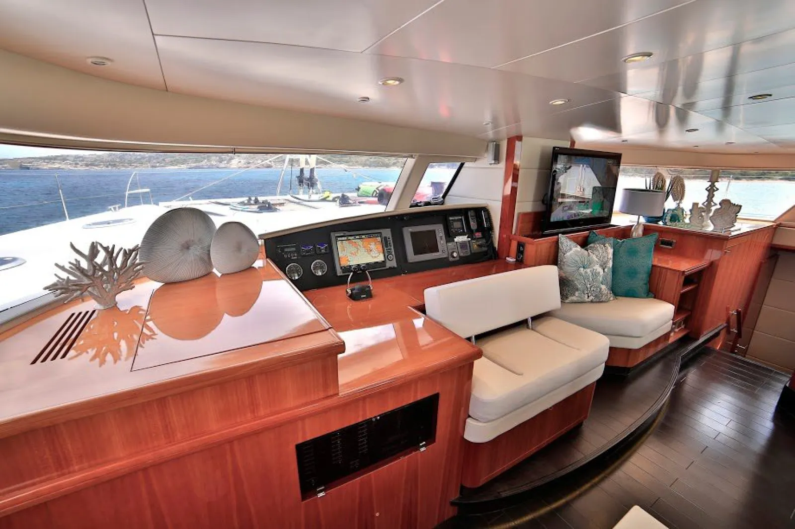 Yacht + Villa holidays now available in Phuket until the end of October 2018