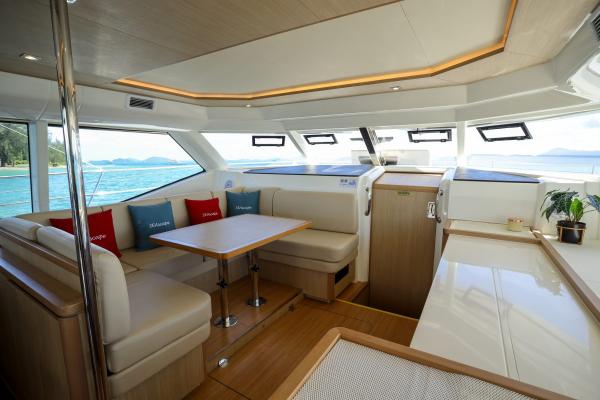 Aquila 44 photo 9