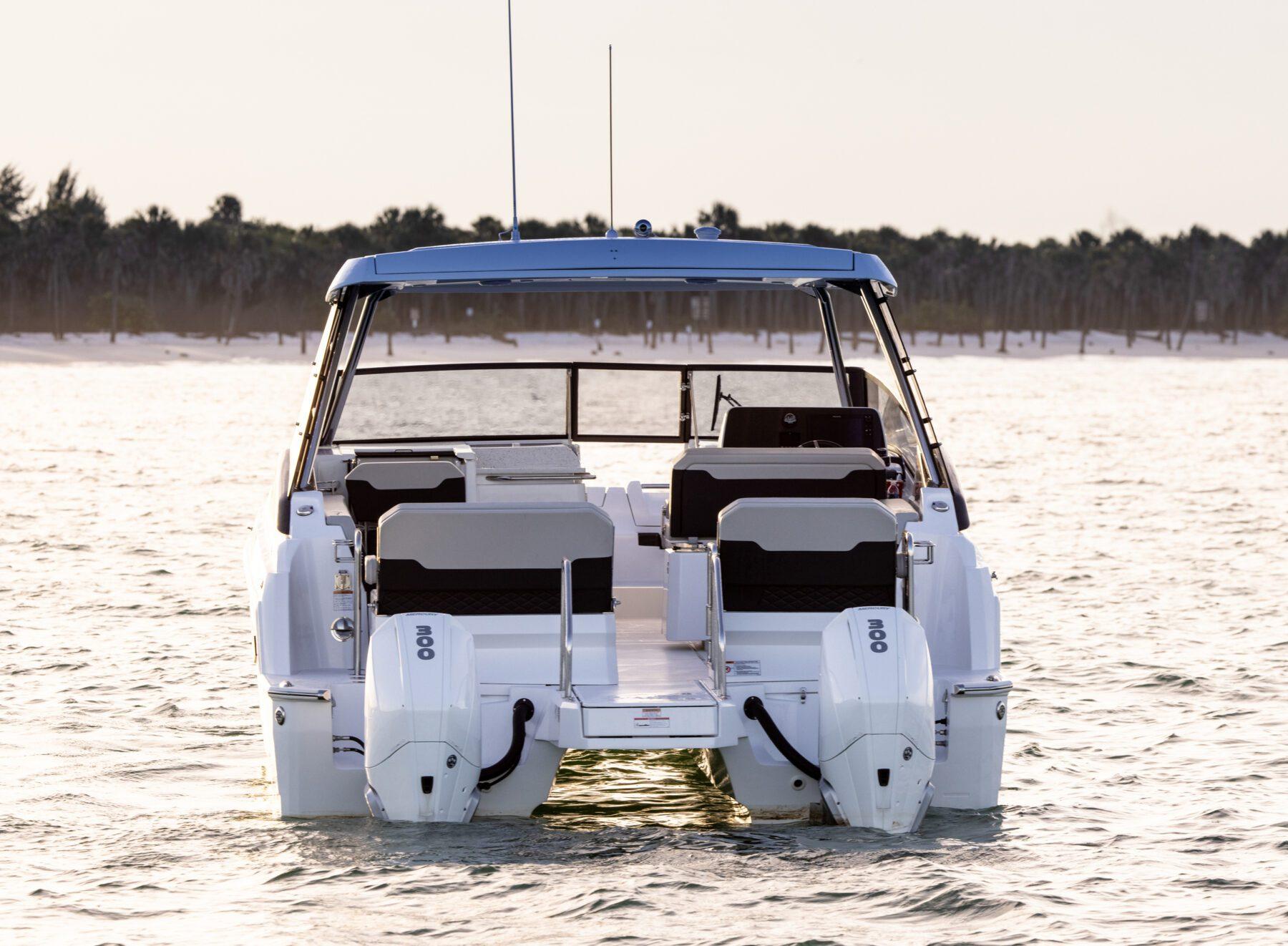 Aquila 32 – Power Catamaran