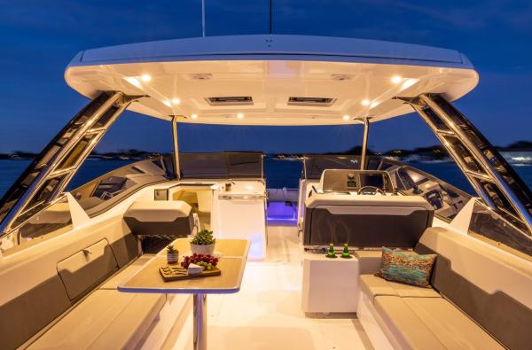 Aquila 32 – Power Catamaran photo 7