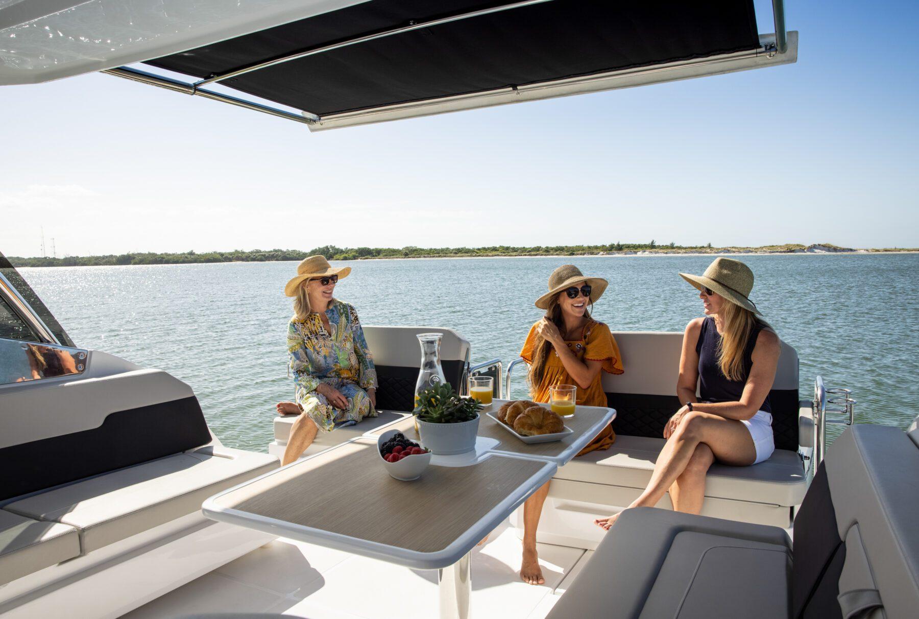 Aquila 32 – Power Catamaran
