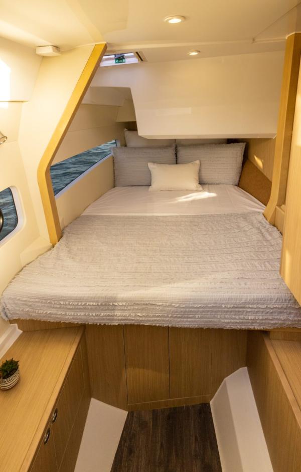 Aquila 32 – Power Catamaran photo 11