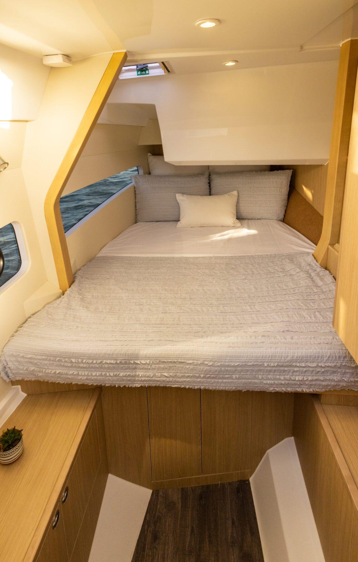 Aquila 32 – Power Catamaran