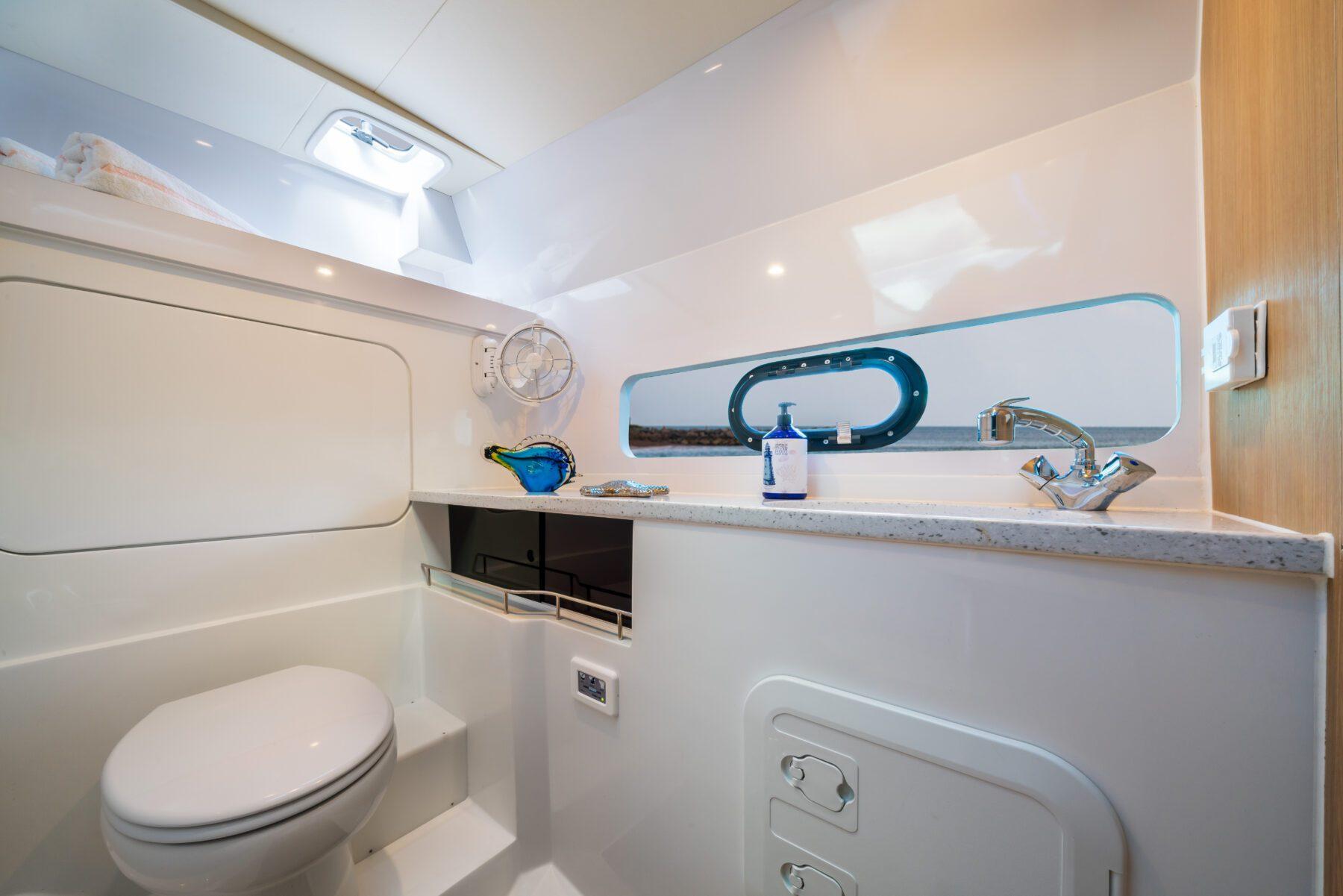 Aquila 32 – Power Catamaran