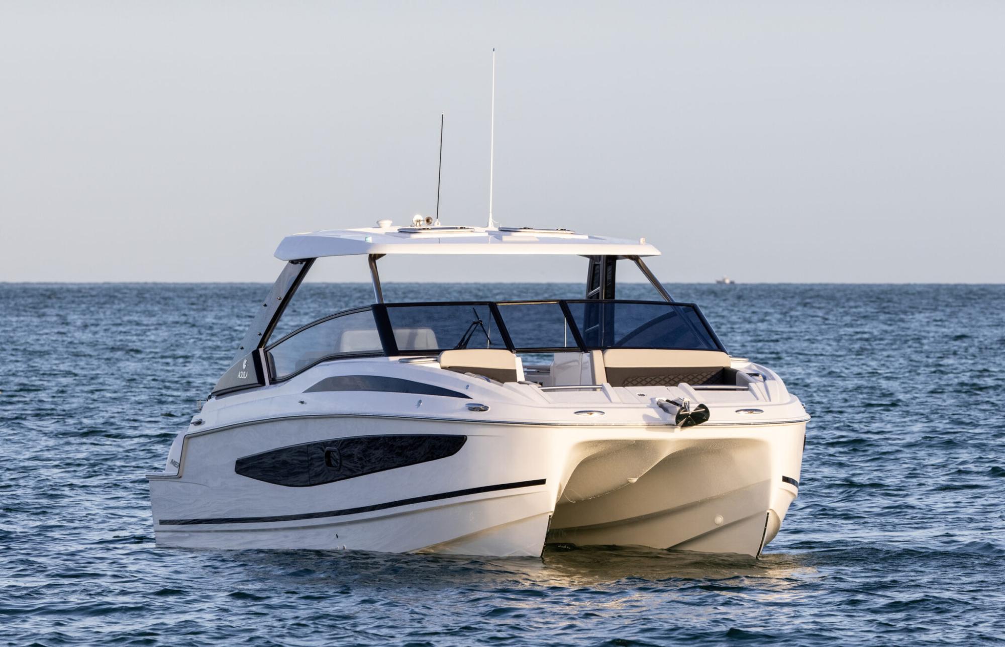 Aquila 32 – Power Catamaran