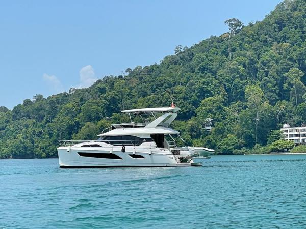 Aquila 44 photo 2