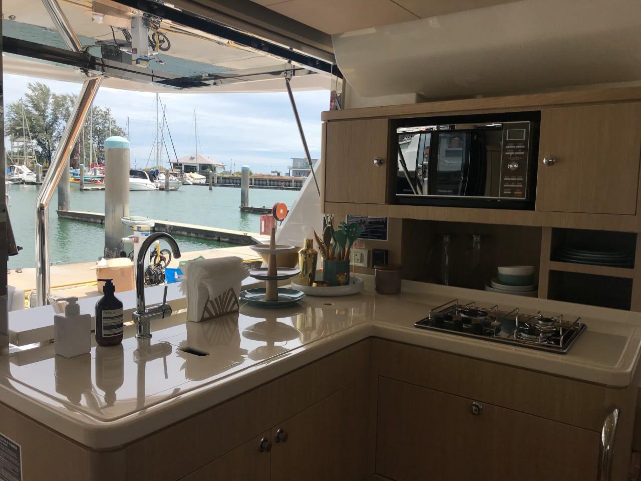 Aquila 44