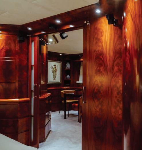 Astondoa 102 photo 14