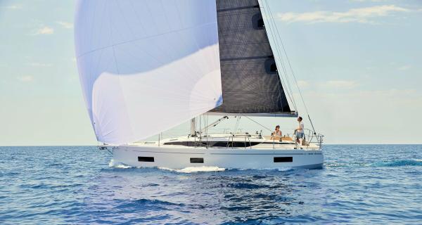 Bavaria C38 Sailing Boat photo 3