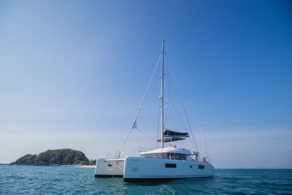 Lagoon 52F Blue Moon (Crewed) photo 4