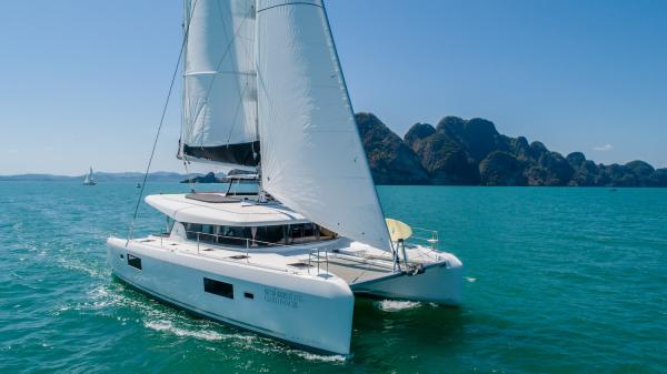 Lagoon 42 Cloud Dancer photo 1