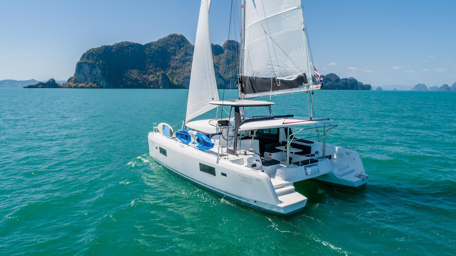 Lagoon 42 Cloud Dancer