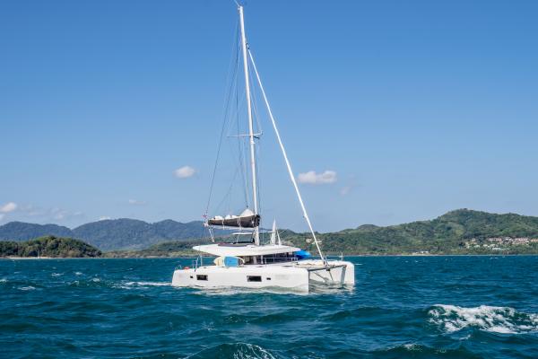 Lagoon 42 Cloud Dancer photo 6