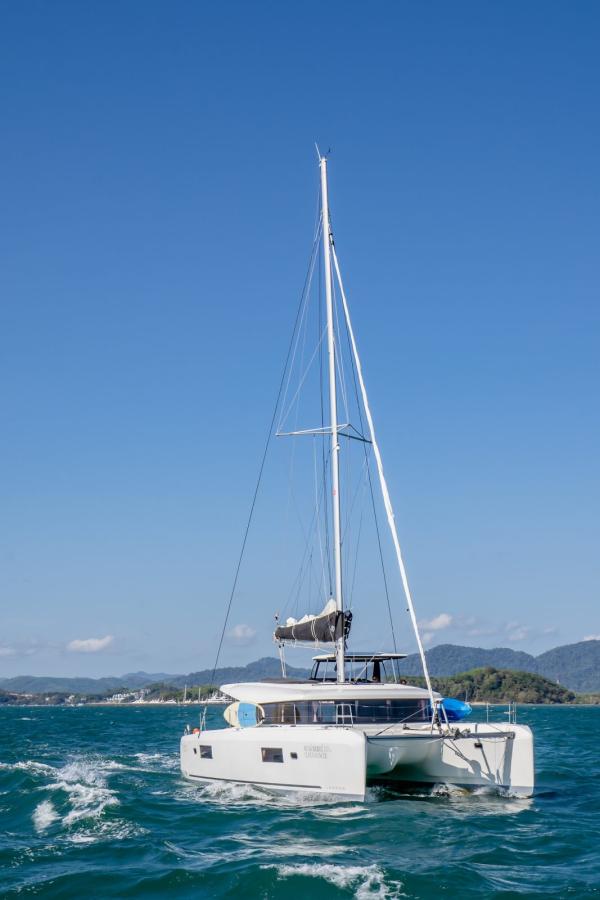 Lagoon 42 Cloud Dancer photo 8
