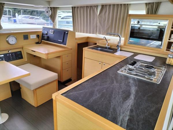 Lagoon 400S2 Eos photo 14