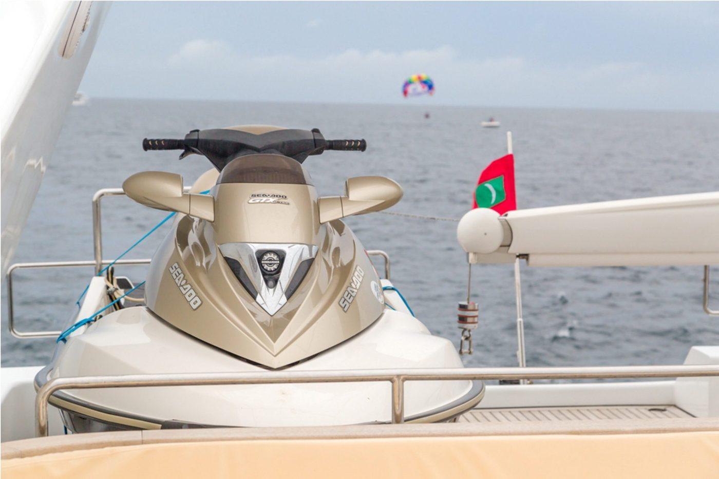 F Yacht