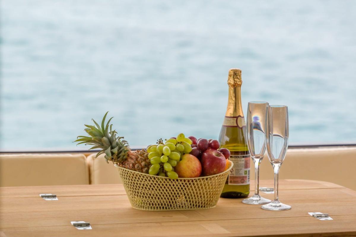 F Yacht photo 5