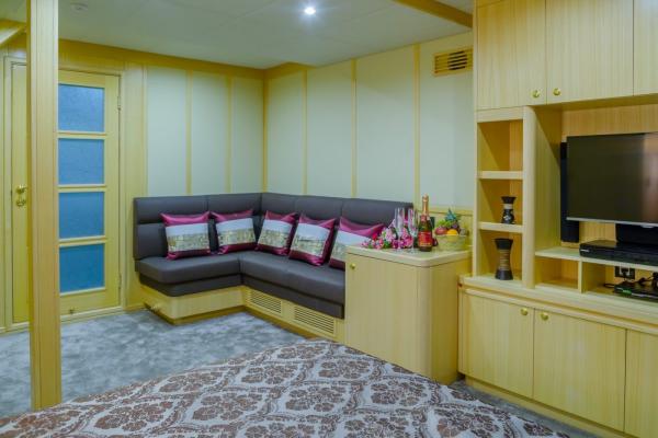 F Yacht photo 10