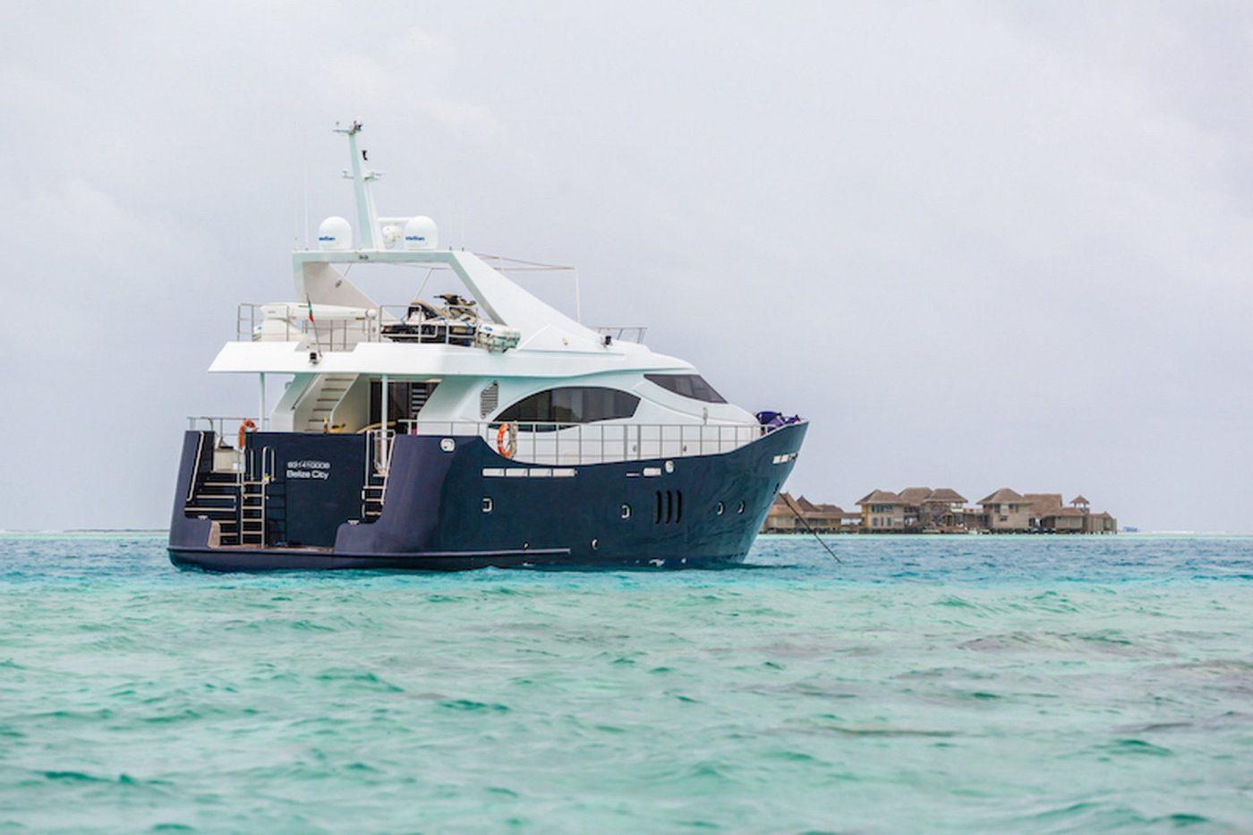 F Yacht