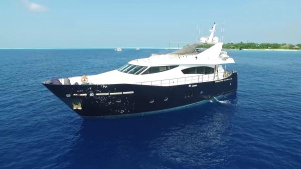 F Yacht photo 17