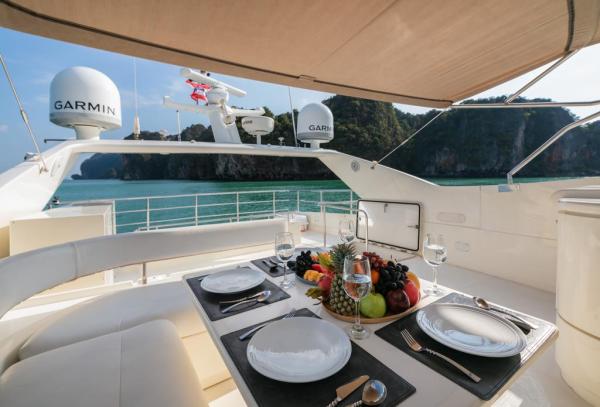 Ferretti 80 photo 8