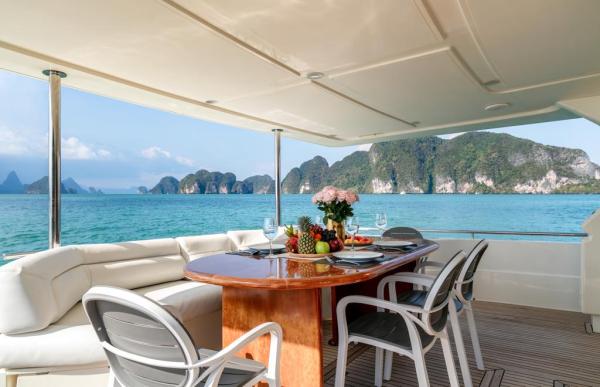 Ferretti 80 photo 12