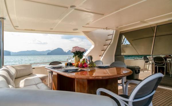Ferretti 80 photo 13
