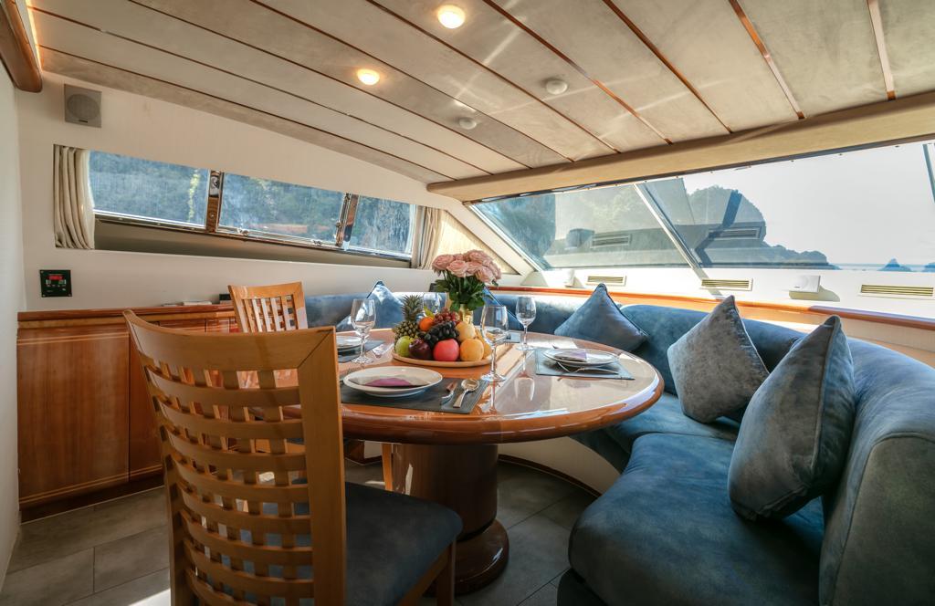 Ferretti 80