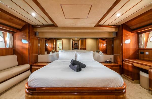 Ferretti 80 photo 20