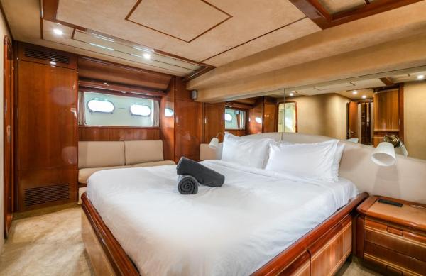 Ferretti 80 photo 21