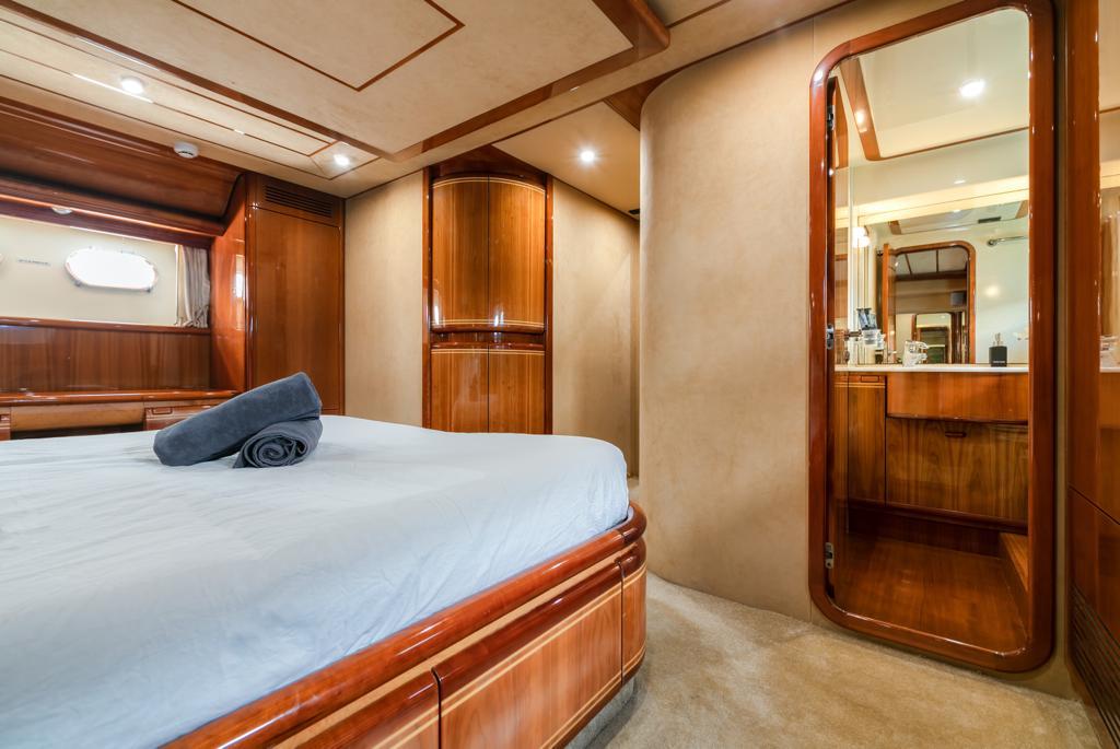 Ferretti 80