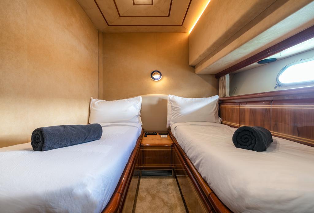 Ferretti 80