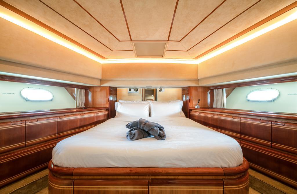 Ferretti 80