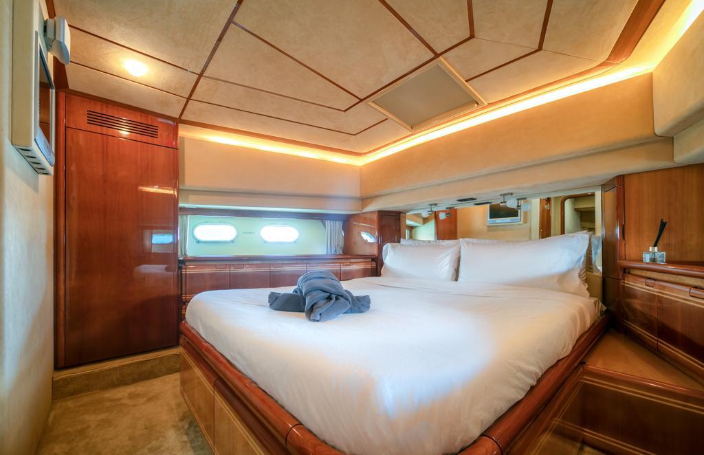 Ferretti 80
