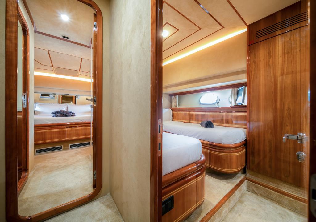 Ferretti 80