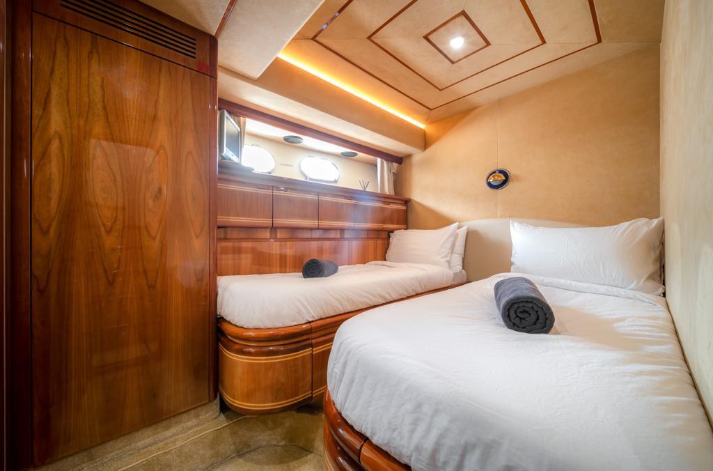 Ferretti 80
