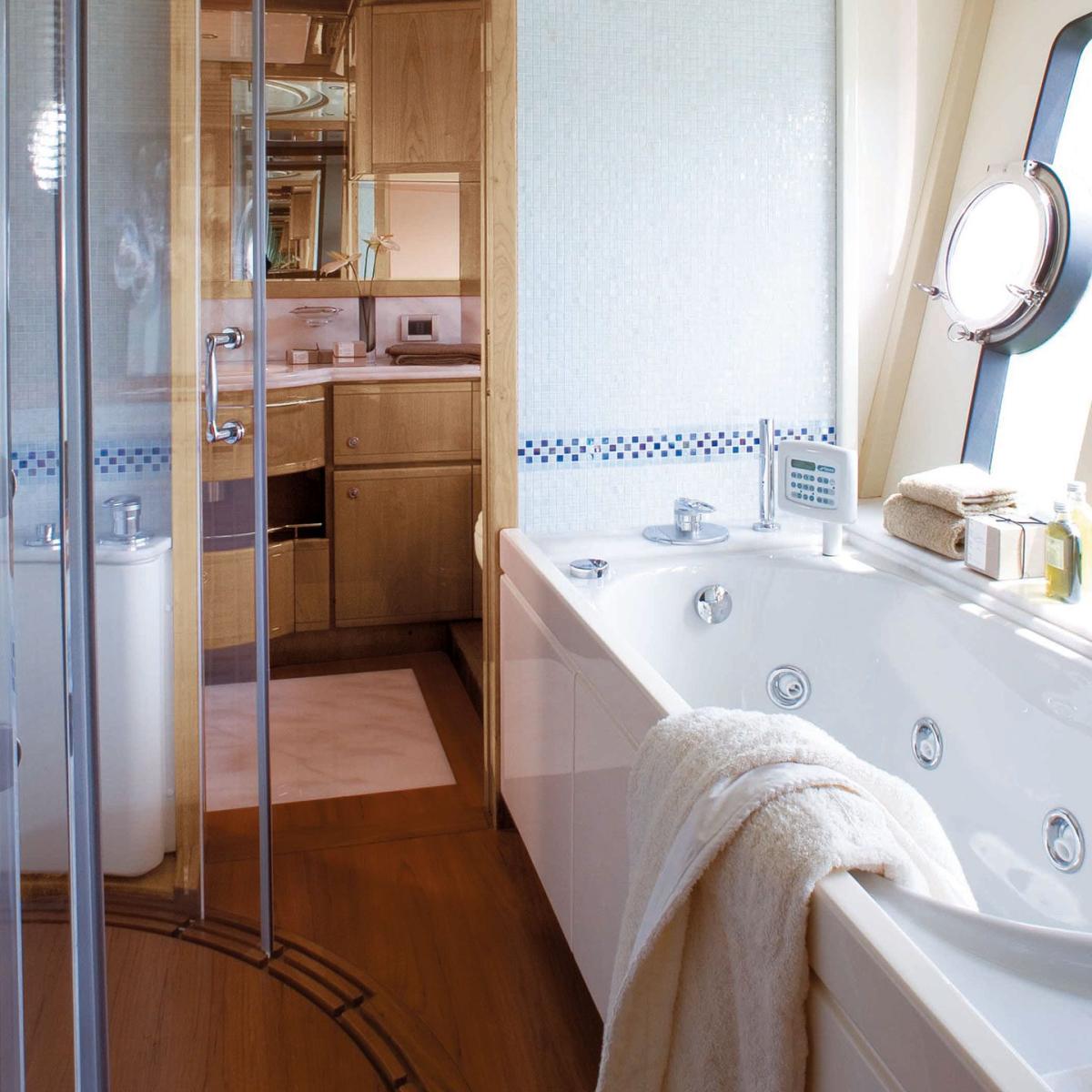 Ferretti 881 photo 5