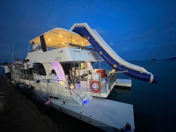 Fortuna Power Catamaran photo 1