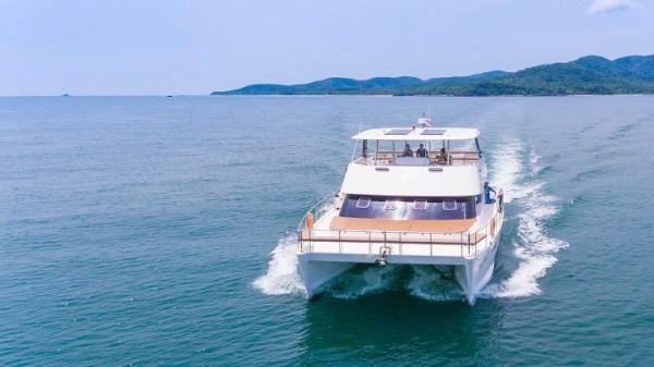 Fortuna Power Catamaran photo 3
