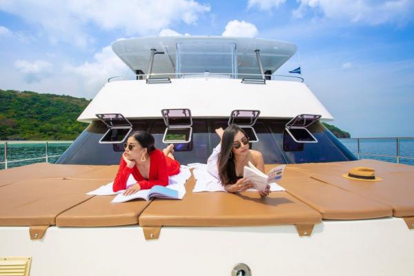 Fortuna Power Catamaran photo 8
