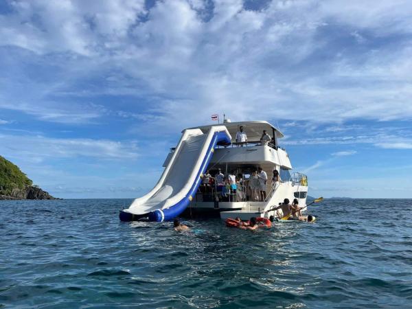 Fortuna Power Catamaran photo 21