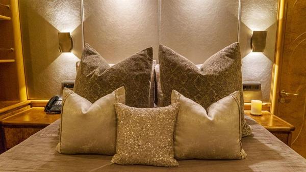 Grand Illusion photo 15
