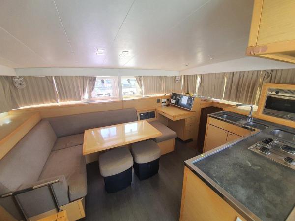 Lagoon 400 S2 – 4 cabins photo 8
