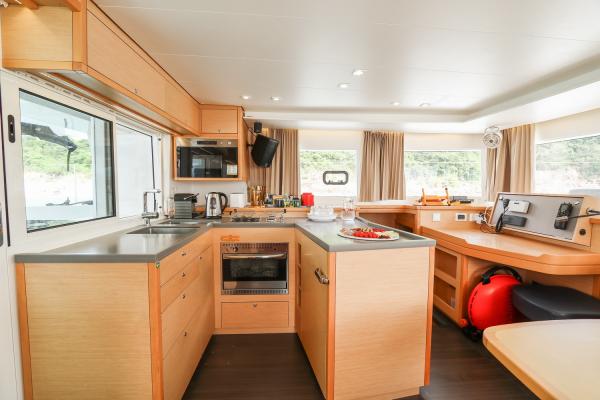 Lagoon 450 Yue Thai photo 11