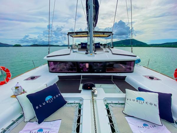 Lagoon 450F photo 7