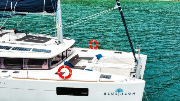 Lagoon 450F photo 8