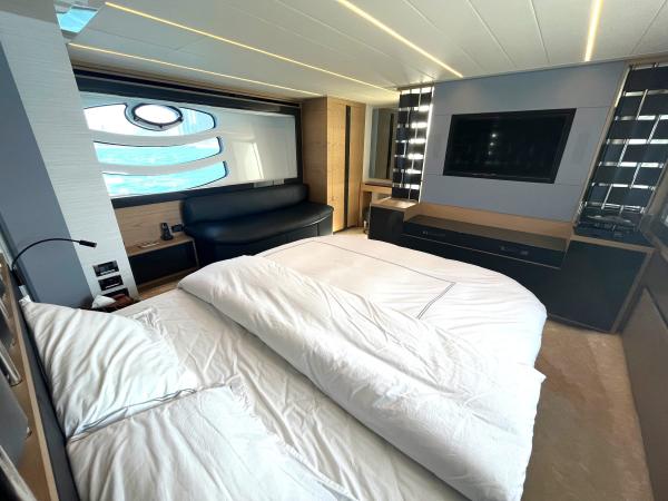 Pershing 70 photo 7