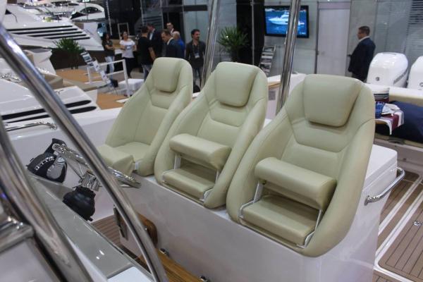 Raptor 375 Solarium photo 7