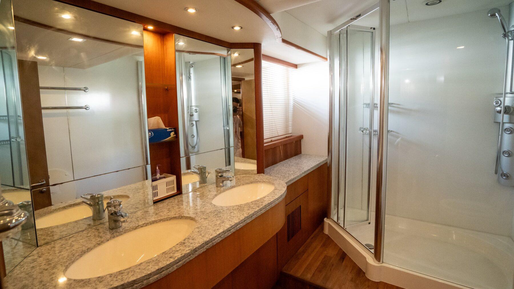 Sunseeker 84
